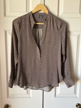 Vince | V-Neck Placket Silk Blouse. Herringbone print. Sleek. Sexy. Size 4